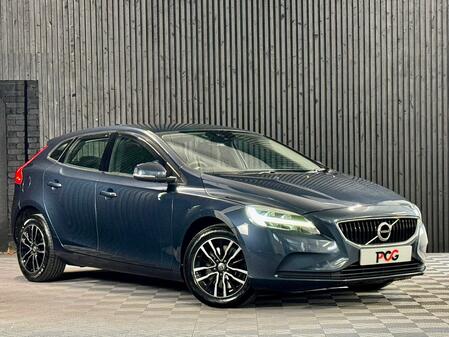 VOLVO V40 2.0 Momentum D2